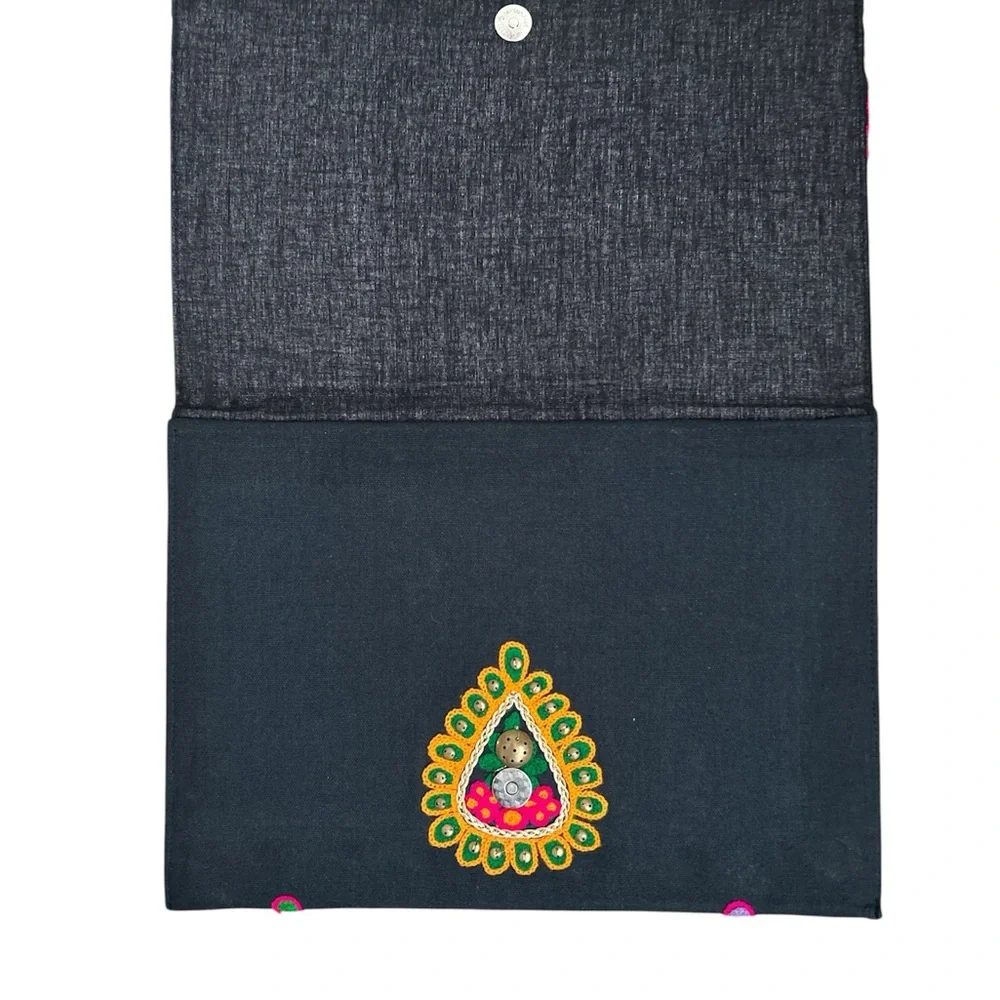 Expressions NYC - Purse - Kindle - i PAD Bag